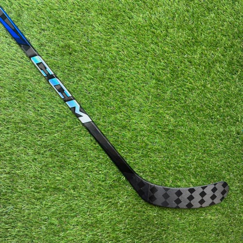 Single-CCM Jetspeed FT7 Pro Hockey Sticks-RH 70 Flex P29 (New)