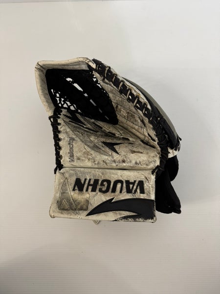 Used Junior Vaughn Velocity 7150 Regular Hand Glove
