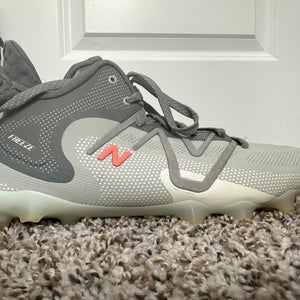 Gray Men's Size M 10.5 (W 11.5) New Balance Low Top Molded Cleats (Used)