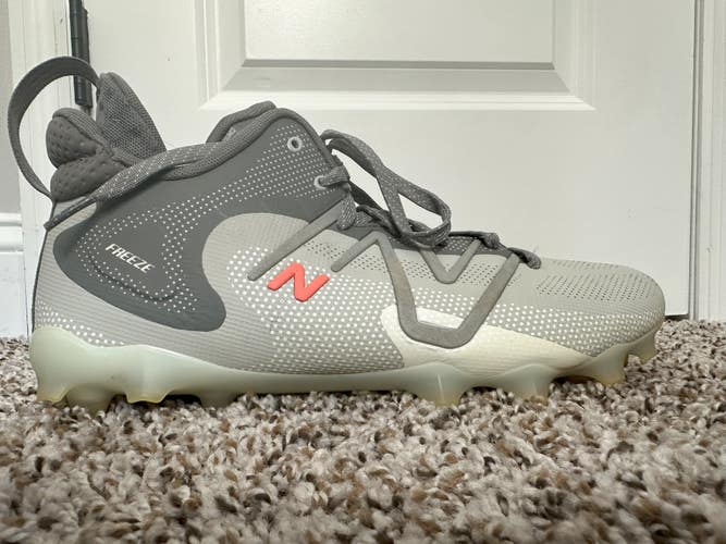 Gray Men's Size M 10.5 (W 11.5) New Balance Low Top Molded Cleats (Used)