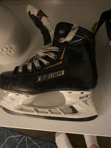 Used Junior Bauer Supreme Comp Hockey Skates Regular Width Size 1