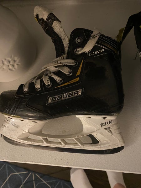 Used Junior Bauer Supreme Comp Hockey Skates Regular Width Size 1