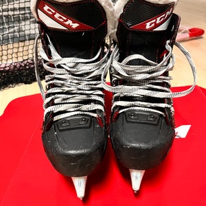CCM JetSpeed Shock Hockey Skates Size 5 (Used)