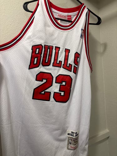 White XL Men's Mitchell & Ness Jersey (New)
