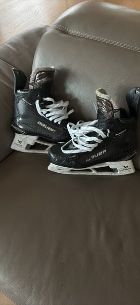 2024 Bauer Supreme Shadow Hockey Skates Regular Width 9 (Used)