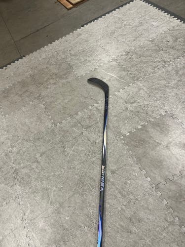 Senior Bauer Right Handed Hockey Stick P28 (Used)