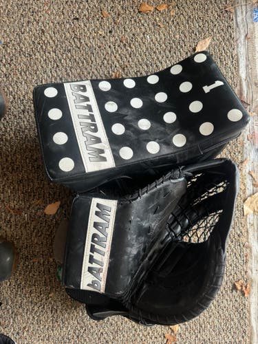 36" Vaughn Regular Goalie Full Set (Used)