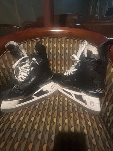 2023 Bauer Supreme Shadow Hockey Skates Regular Width 6 (Used)