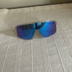 Unisex One Size Fits All Oakley Sutro Sunglasses (Used)