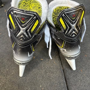 Bauer Vapor 3X Hockey Skates Size 2.5 (Used)