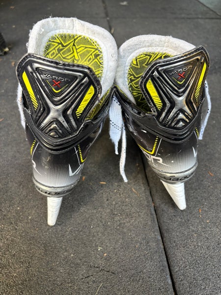 Bauer Vapor 3X Hockey Skates Size 2.5 (Used)