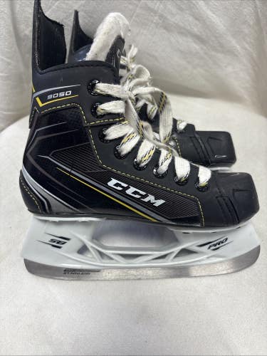 Junior Size 1 CCM TACKS 9050 Ice Hockey Skates