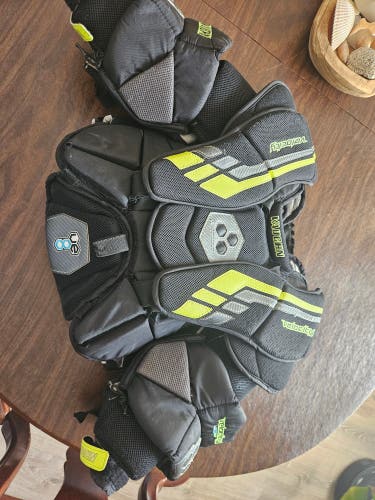 Vaughn Velocity VE8 Int Goalie Chest Protector | Intermediate XL