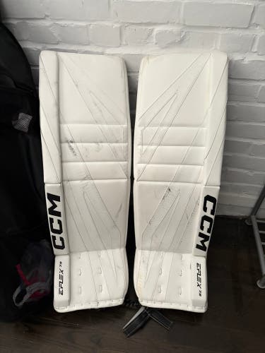 CCM Eflex 7.9 goalie leg pads 35+2