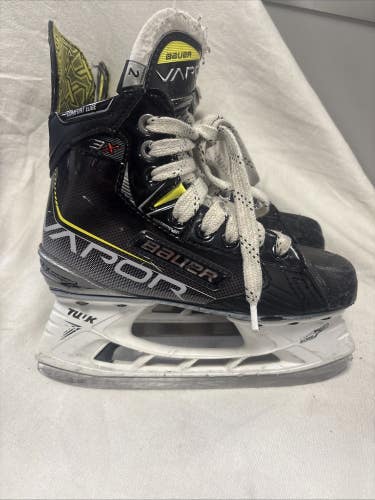 Junior Size 2 Bauer Vapor 3X Ice Hockey Skates. Excellent Condition