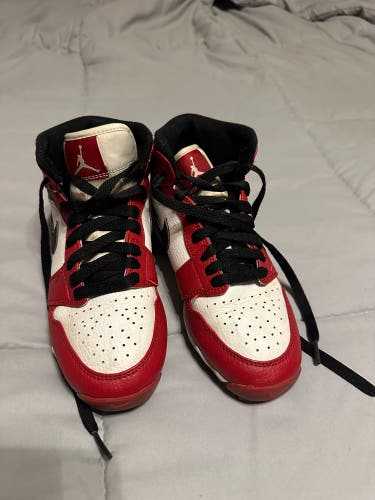 Unisex 2Y (Big Kids / Youth) Air Jordan Molded Cleats (Used)