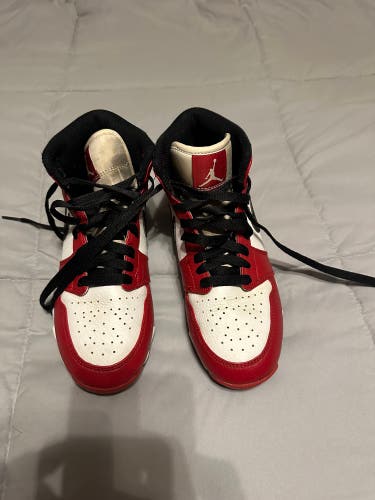 Unisex 4Y (Big Kids / Youth) Air Jordan High Top Molded Cleats (Used)