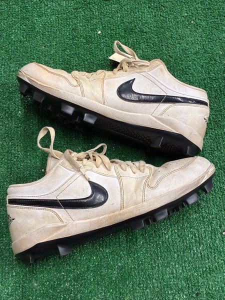 White Men's Size M 9.5 (W 10.5) Adult Jordan Low Top Footwear Molded Cleats (Used)