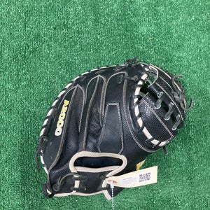 Black Wilson A2000 SCM1D RH Catcher's Baseball Glove 33.5" (Used)