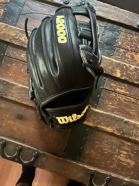 Wilson A2000 RH Infield Baseball Glove 11.5" H Web