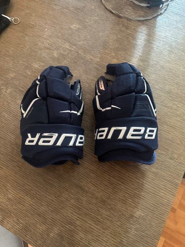 Bauer Supreme Ultrasonic Gloves 14" (Used)