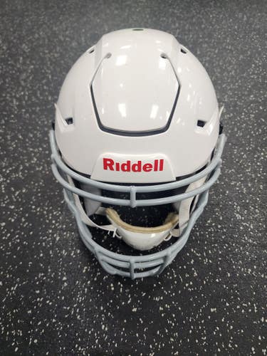 Used 2024 Riddell SPEEDFLEX YOUTH FB Helmet White MD 11849-S000030550