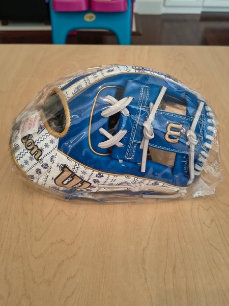 Wilson A2000 Hanukkah Sweater 1975SS Baseball Glove 11.75" 2024 RH New w/ Tags