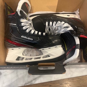 2019 Bauer Vapor X Shift Pro Hockey Skates Regular Width Size 4.5 (Used)