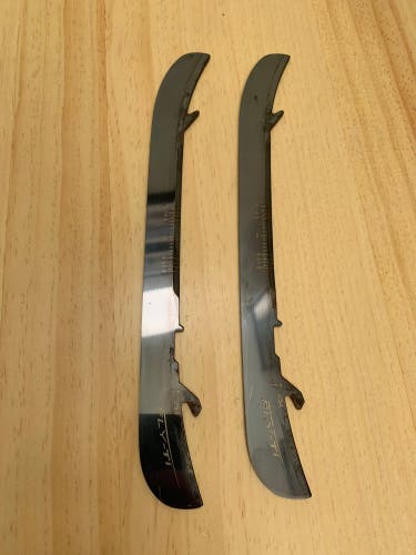 Lightly Used Bauer Fly-Ti 254 Steel Runners