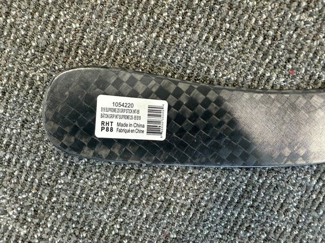 Intermediate Bauer Supreme 2S Right Handed Hockey Stick P88 (New)