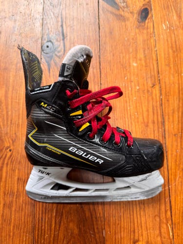 2024 Bauer Supreme M40 Hockey Skates Regular Width Size 3.5 (Used)