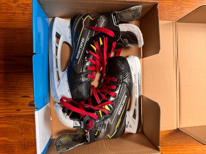 2024 Bauer Supreme M40 Hockey Skates Regular Width Size 3.5 (Used)
