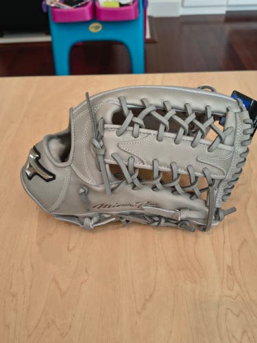 Mizuno Ichiro A51 Baseball Glove 12.75" Grey (New) Outfield RH