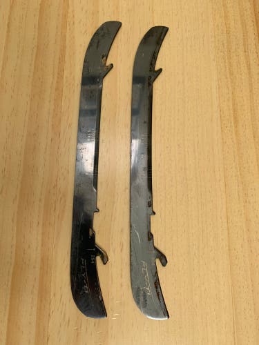 Used Bauer Fly-Ti 254 Steel Runners