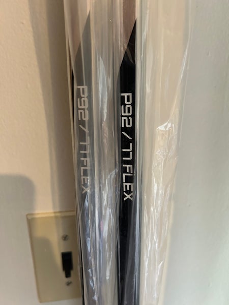 Senior Bauer Vapor FlyLite Right Handed Hockey Stick P92 (New)