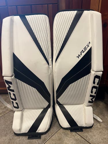 26" CCM YTFLEX 3 Goalie Leg Pads (Used)