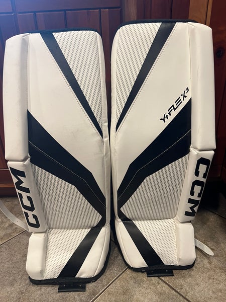26" CCM YTFLEX 3 Goalie Leg Pads (Used)