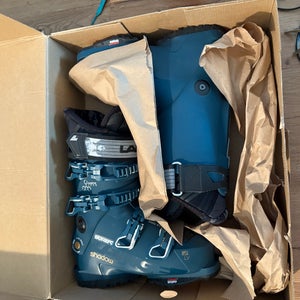 Women's Lange All Mountain Ski Boots 22.5 (New)