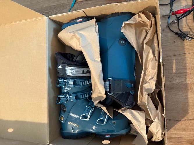 Women's Lange All Mountain Ski Boots 22.5 (New)