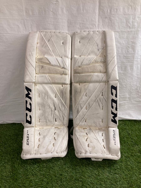 White 28" Junior CCM Extreme Flex 5.5 Goalie Leg Pads (Used)