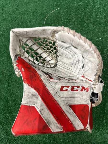 Red Junior CCM Axis 1.5 Goalie Gloves & Blockers Regular (Used)