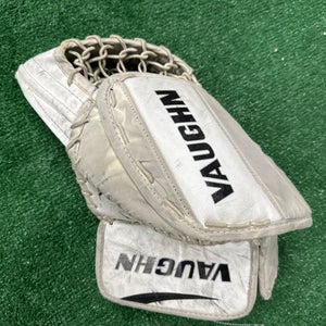 White Junior Vaughn Velocity V7 Goalie Gloves & Blockers Regular (Used)