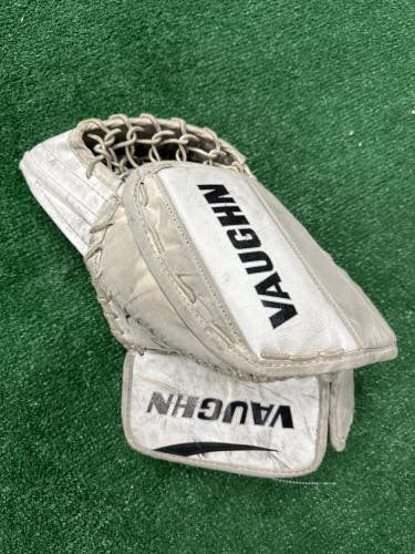 White Junior Vaughn Velocity V7 Goalie Gloves & Blockers Regular (Used)