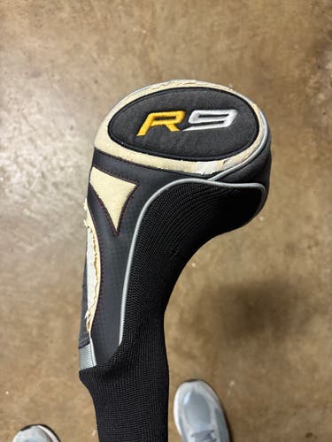 Men's TaylorMade R9 Right Handed Driver Stiff Flex 10.5 Loft (Used)