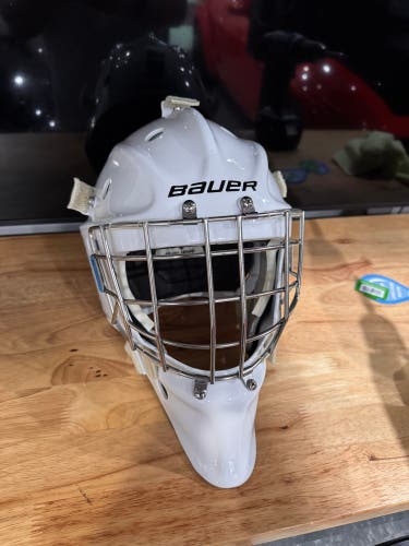 Senior 2025 Large Bauer 960 Goalie Mask (New ish) worn once