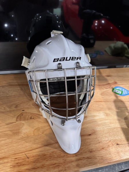 Senior 2025 Large Bauer 960 Goalie Mask (New ish) worn once