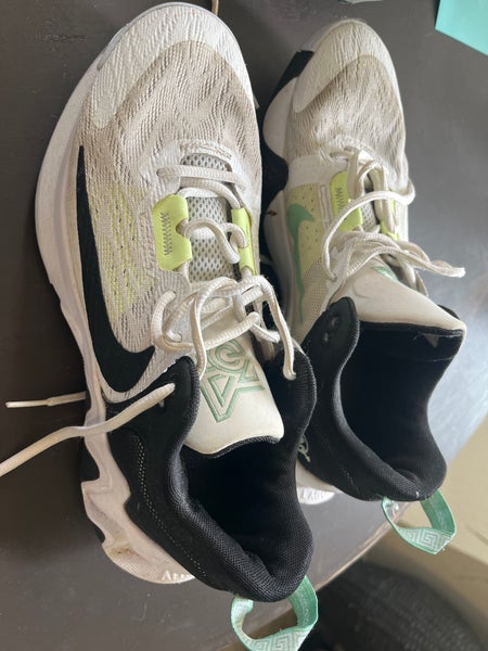 Men's Size M 8.5 (W 9.5) Nike Shoes (Used)