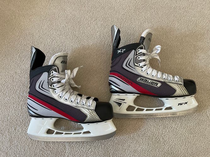Bauer Vapor X2.0 Hockey Skates Regular Width 7 (New)