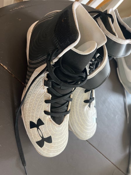 Men's Size M 7.0 (W 8.0) Under Armour (Used)