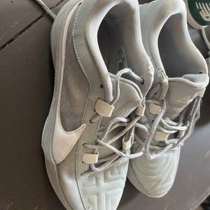 Men's Size M 9.5 (W 10.5) Nike Shoes (Used)